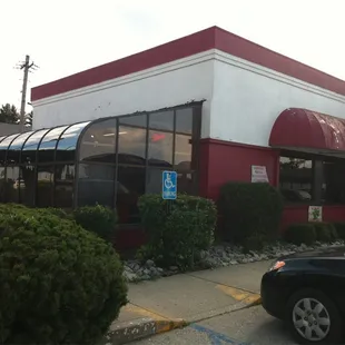 the outside of a restaurant