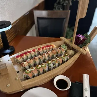 My 3 faves: lemon special roll, seared salmon roll w/lemon, super spicy roll