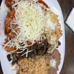 Chilaquiles (red) with asada