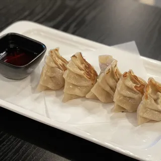 Homemade Pork Gyoza (6 pcs)
