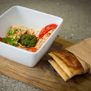 HUMMUS & NAAN