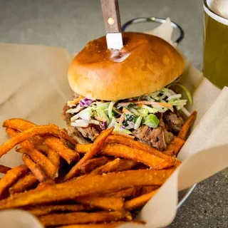 PULLED PORK SANDWICH