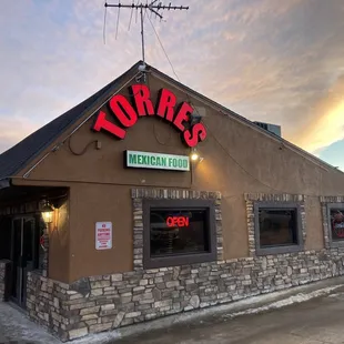the outside of the restaurant