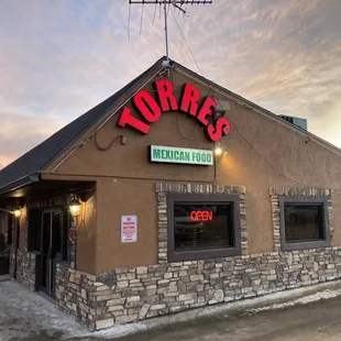 the outside of the restaurant