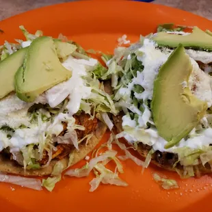 Tostada tinga pollo y tostada carne molida