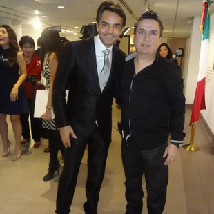 Eugenio Dervez En El Consulado De Mexico En Los Angeles California Tambien Disfruto De Las Exquisitas Tortas Ahogadas Armando