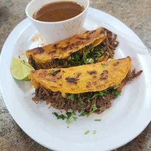 Tacos de barbacoa with consome