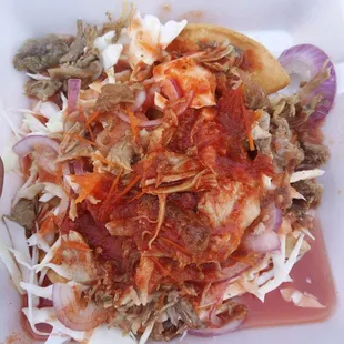 Tacos dorado&apos;s con carnitas on top