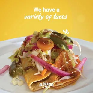 Tacos de canasta de papá y frijol con chicharrón