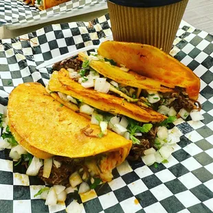 3 Tacos de Birria y Consome