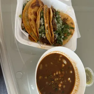 3 Tacos de Birria y Consome