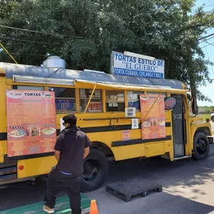School bus Tortas