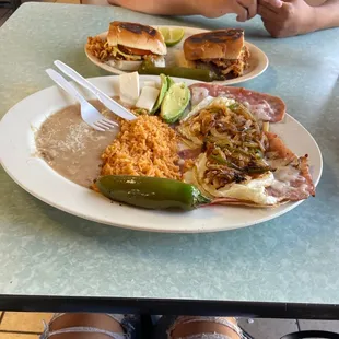 Huevos rancheros y Especial Torta