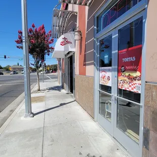 the outside of a restaurant