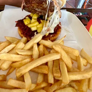 Pastorela burger with fríes