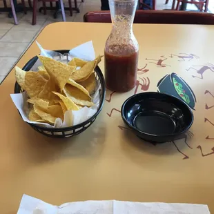 Chips &amp; Salsa : complimentary!
