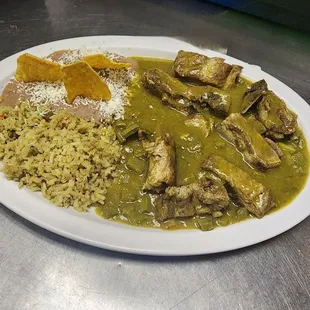 COSTILLAS DE PUERCO CON NOPALITOS EN SALSA VERDE MUY RICAS