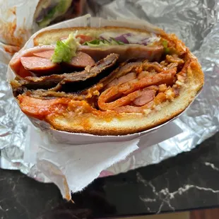 Me dijieron en 20 min y tardaron 40 min y no me echaron frijoles refritos ni queso y me cobran pésimo