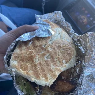 Milanesa pollo con aguacate