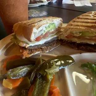 Torta milanesa &amp; pierna  Jugó energético ‍