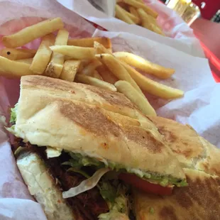 Torta ternera adobada... Not spicy, it has avocado and salad