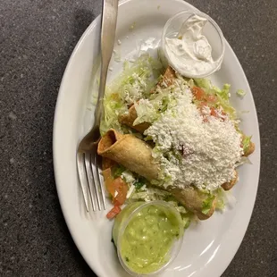Taquitos de res