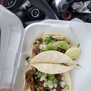 Tacos de cabeza (head) y tripas (tripe)