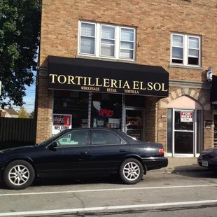 two cars parked in front of a restaurant