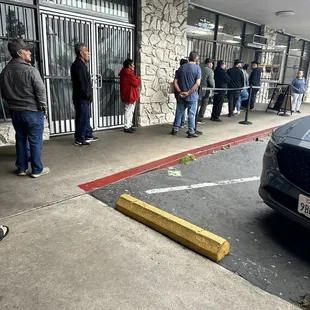 Lines waiting for the morning pack of tortillas
