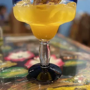 a close up of a margarita