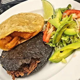 Gorditas de maíz quebrado blancas y negras