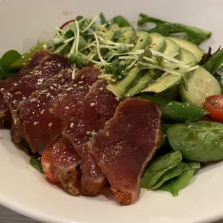 Tuna Tataki Salad