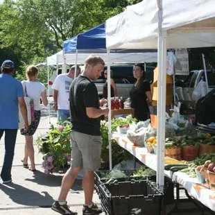 people shopping for produce