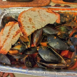 Cozze alla Marinara (mussels in marinara sauce)