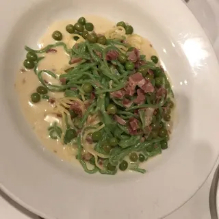 Paglia e Fieno con Panna, Prosciutto e Pisseli