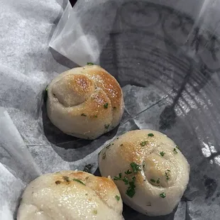 Garlic knots
