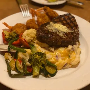 Steak, cheesy mashed potatoes, mix veggies
