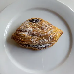 Chocolate hazelnut sfogliatella (to go)