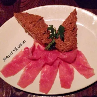 Prosciutto E Crostini Di Fegatini