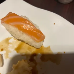 Salmon nigiri