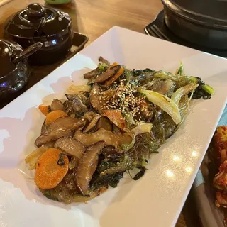 Japchae ()