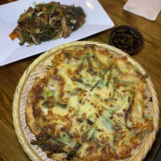 Seafood Japchae ()