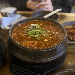 Dweji Kimchi Jjigae ()