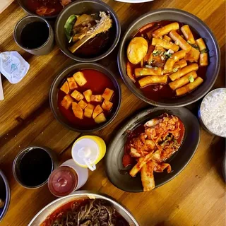 Bibim Naengmyun ()