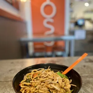 Hookien noddles Thai chicken w/veggies