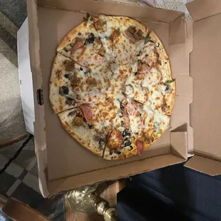 Medium thin crust super supreme