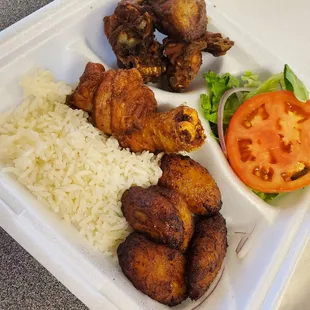 Lunch special of chicharron de pollo