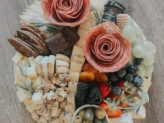 Oak and Roses Charcuterie