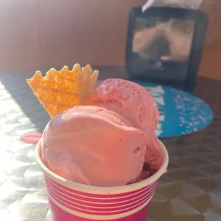 I was just driving by and thought I would give us new place a shot. They're bubble gum, ice cream is to die for! All of it is homemade!