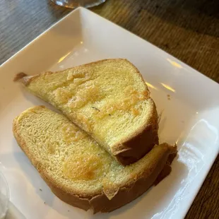 Cheese garlic bread